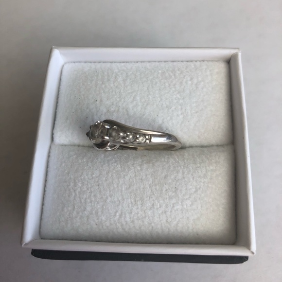 Sterling Silver and White Sapphire Ring size 7 - Picture 5 of 6